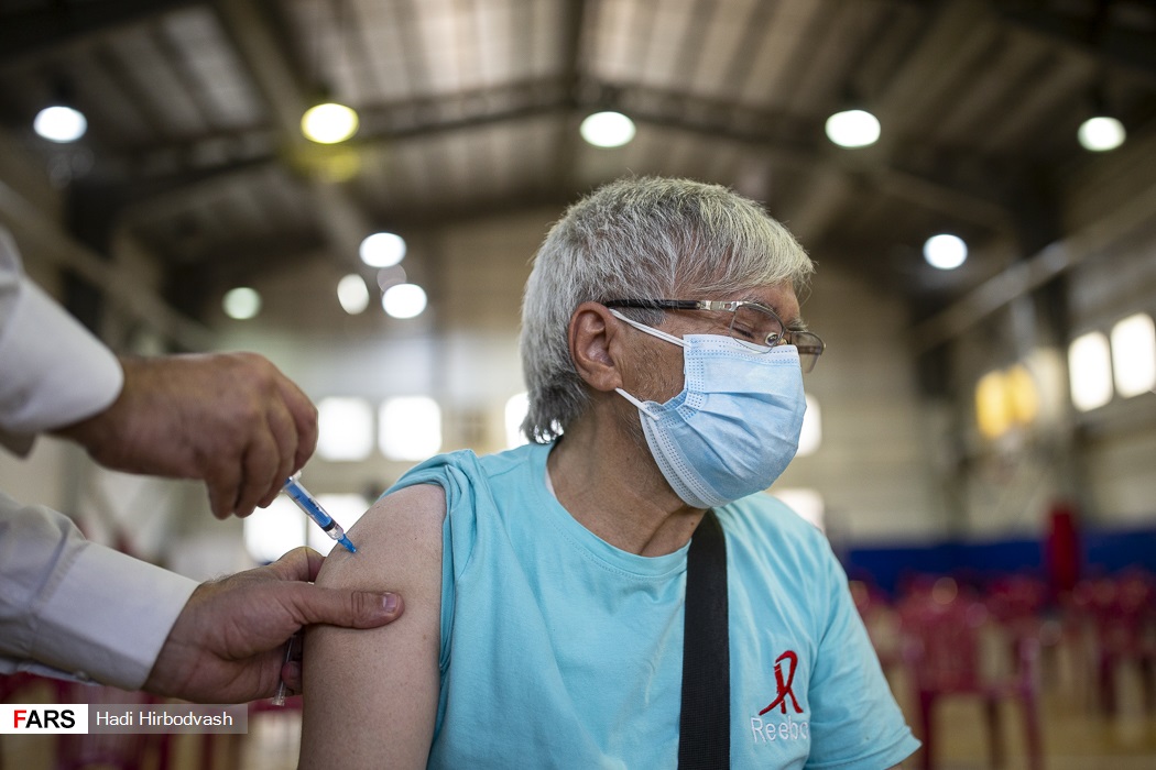 طرح ضربتی واکسیناسیون کرونا توسط نیروهای اورژانس + عکس