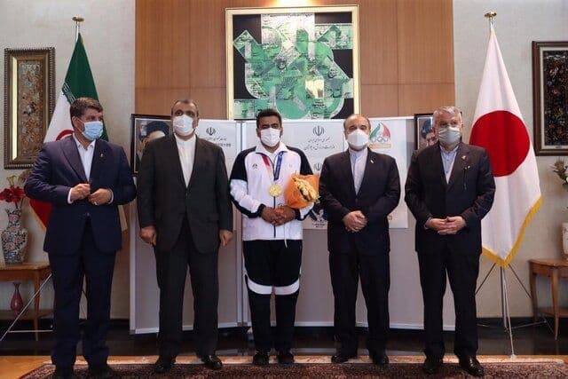 تقدیر از «جواد فروغی» در سفارت ایران + عکس