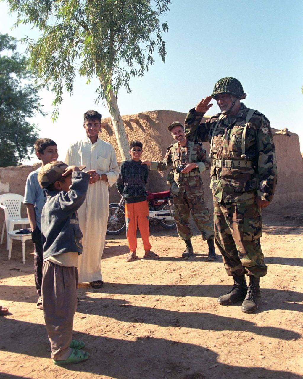 احترام نظامی به کودک خوزستانی + عکس