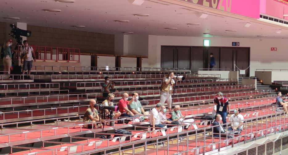 جایگاه سنتی و عجیب ژاپنی‌ها برای تماشاگران و مسئولان در ورزشگاه! + عکس