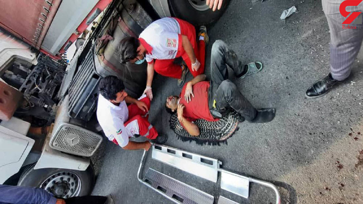 صحنه باورنکردنی/ این جوان زنده از زیر تریلی بیرون آمد! + عکس