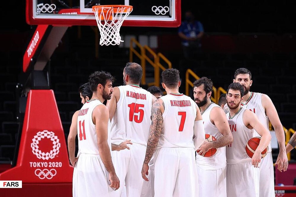 جدال با خروس‌ها در ایستگاه پایانی المپیک توکیو+ عکس