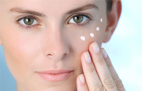 علت پف زیر چشم چیست؟ + راه های درمان و از بین بردن پف زیر چشم 