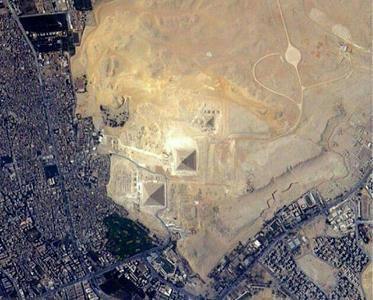 عکس ناسا از  اهرام ثلاثه مصر  از فاصله 400 کیلومتری زمین