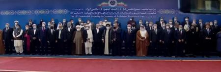 عکس یادگاری مهمانان مراسم تحلیف با رئیسی + عکس