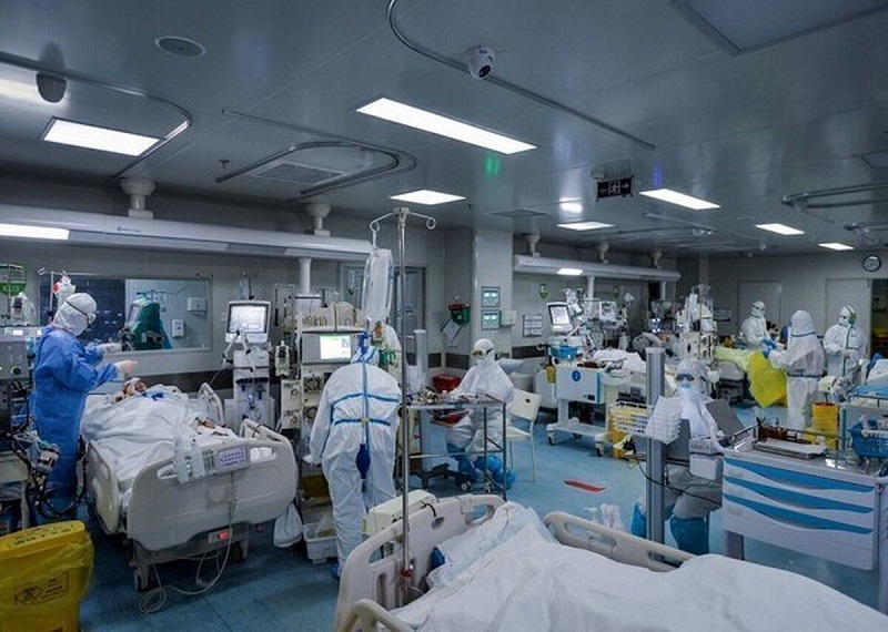 فاجعه کرونا در مشهد/ خوابیدن بیماران جلوی درب بیمارستان نزدیک است