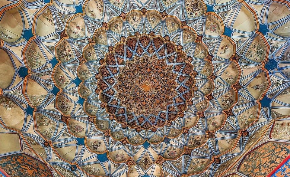 سقف جادویی یک امامزاده در اصفهان! + عکس