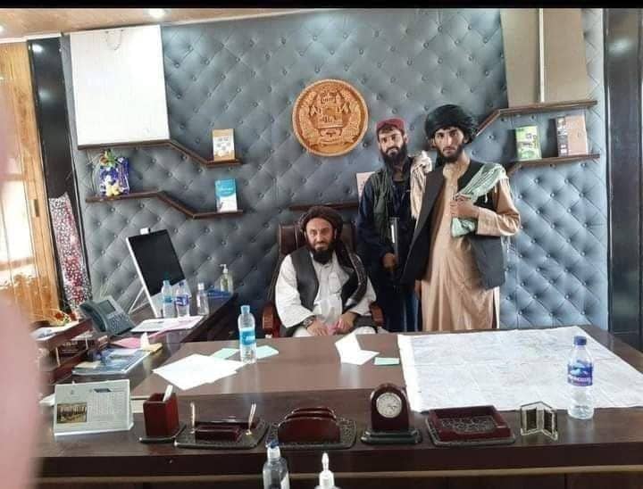  طالبان پشت میز اشرف غنی+عکس