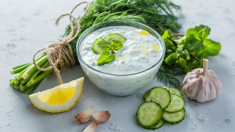 طبع ماست چگونه است؟ + موارد منع مصرف آن