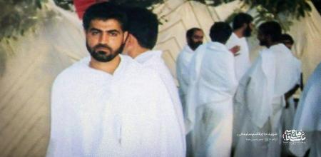 تصویری قدیمی از شهید سردار حاج قاسم سلیمانی با لبا‌س احرام در سرزمین منا