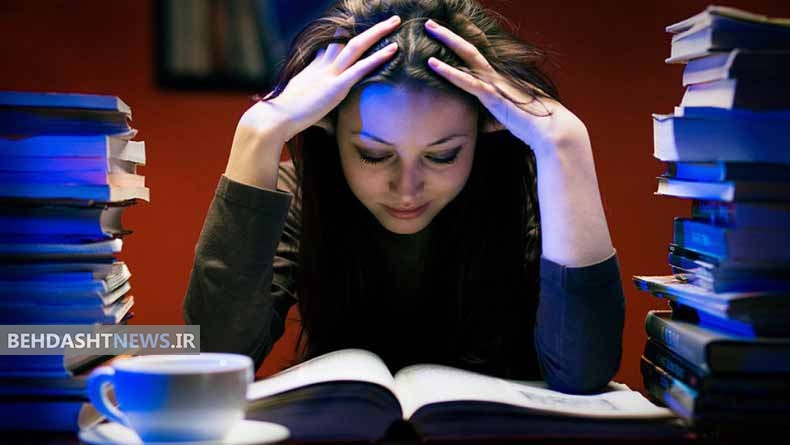 آیا مطالعه در نور کم به چشم‌ها آسیب می‌رساند؟
