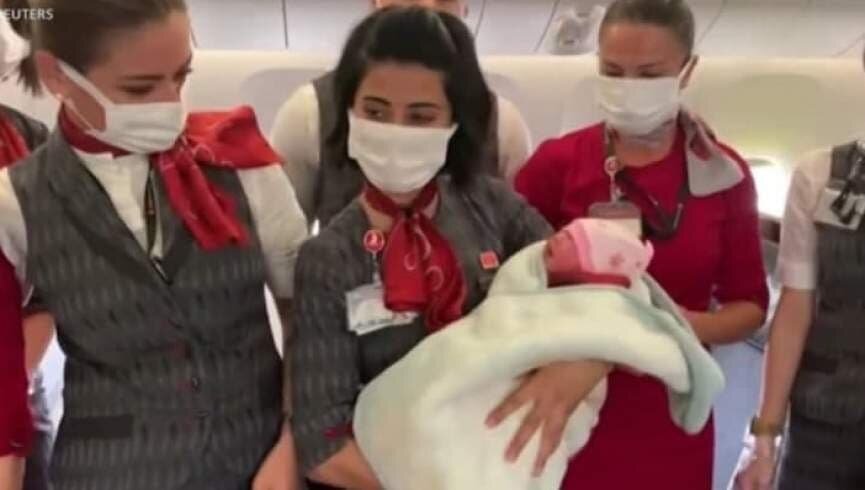 تولد نوزاد افغانستانی در هواپیما بر فراز کویت +‌ عکس