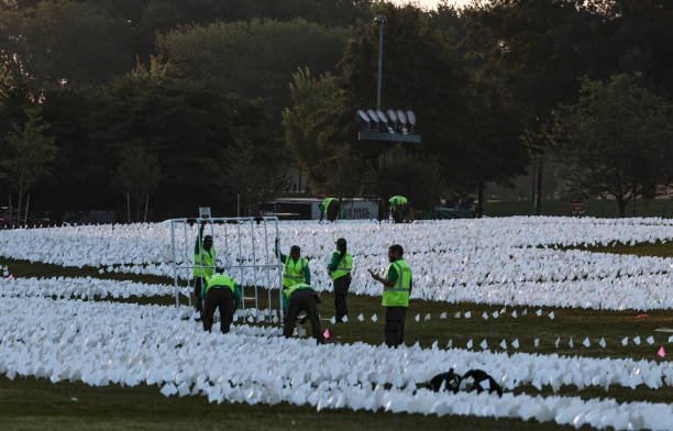 حرکت نمادین به یاد قربانیان کرونا در آمریکا + عکس