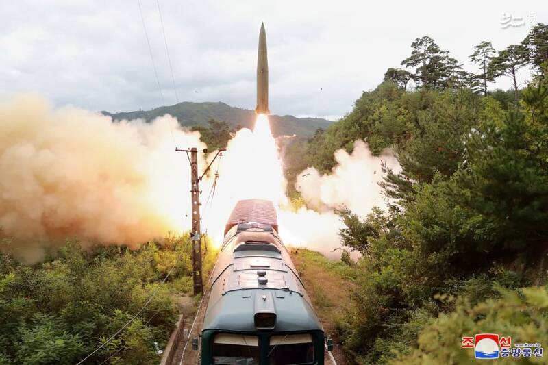 شلیک موشک‌های کره‌شمالی از ریل قطار + عکس