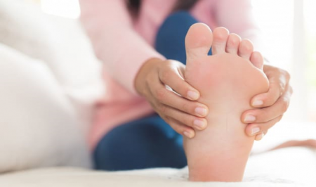 مهمترین دلایل داغی کف دست و پا