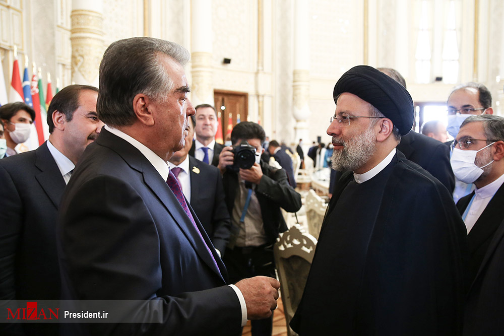 خوش و بش رئیسی با رئیس جمهور تاجیکستان در حاشیه اجلاس شانگهای + عکس