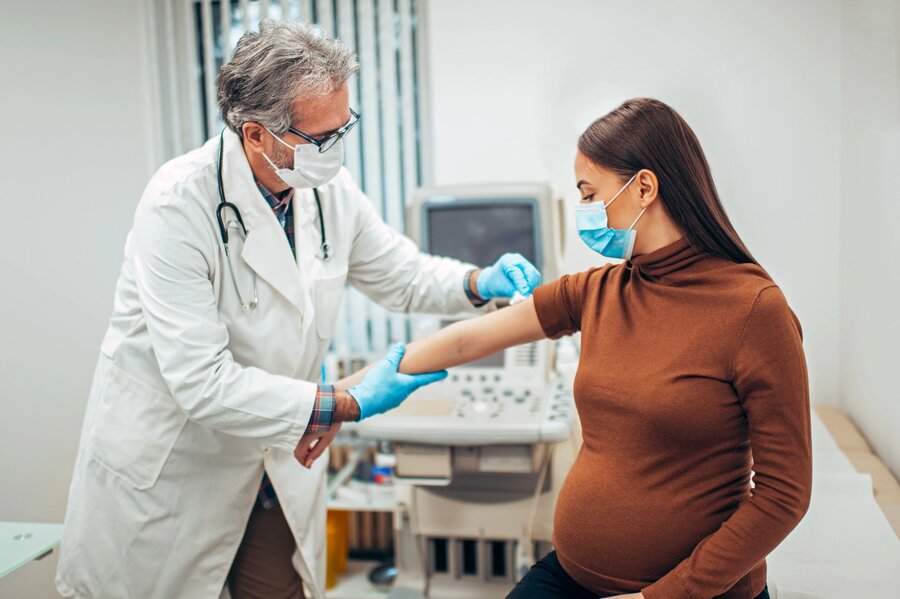 تزریق کدام واکسن را برای زنان باردار توصیه میشود؟