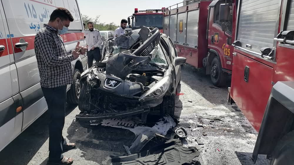 حال و روز ۲۰۷ در تصادف مرگبار با کامیونت + عکس