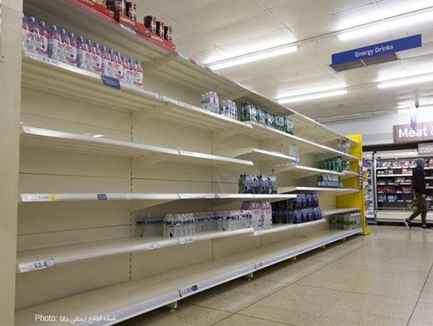 بحران سوخت و قفسه های خالی مواد غذایی در انگلستان + عکس