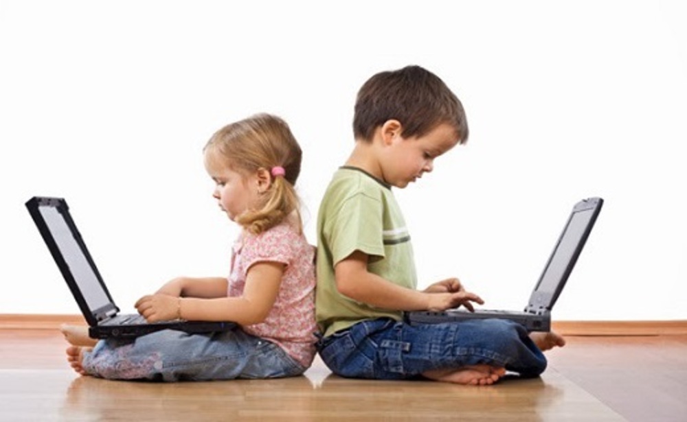  از چه سنی  به کودکان اجازه استفاده از اینترنت بدهیم+راهنمای استفاده از اینترنت در کودکان و نوجوانان