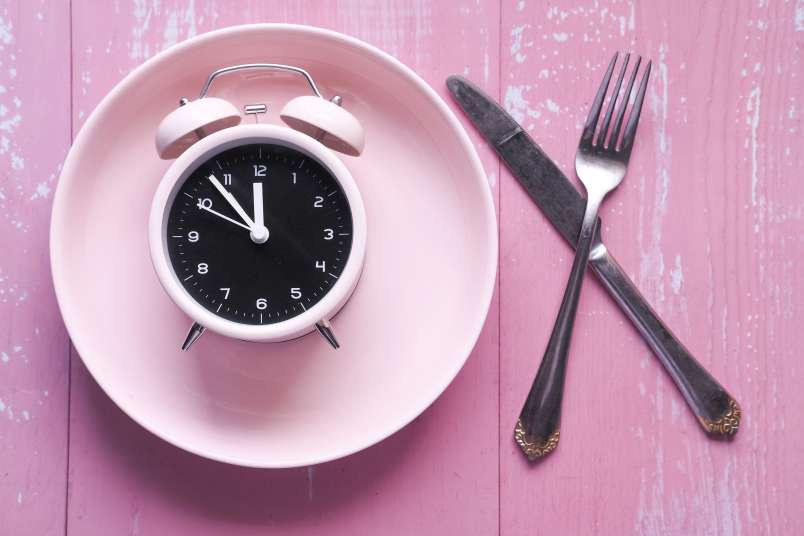 چه زمانی از روز برای غذا خوردن مناسب‌تر است؟