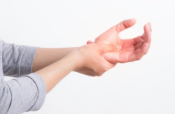 خوابیدن انگشتان دست با کدام بیماری رابطه دارند؟
