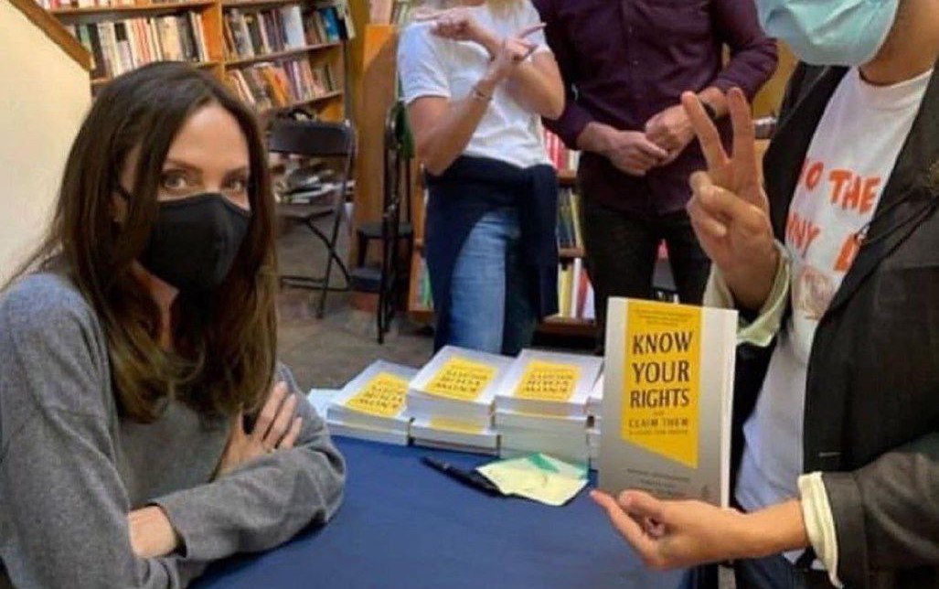 آنجلینا جولی در مراسم امضای کتاب جدیدش در لس‌آنجلس + عکس 