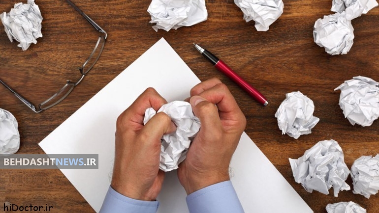  نوشتن یادداشت‌های روزانه راهی برای کنارآمدن با جدایی 
