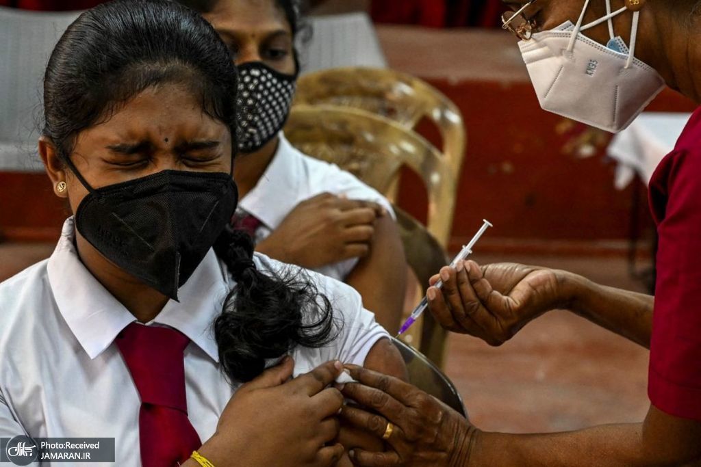 تزریق واکسن کرونا به دانش‌آموزان در کلمبو سریلانکا + عکس
