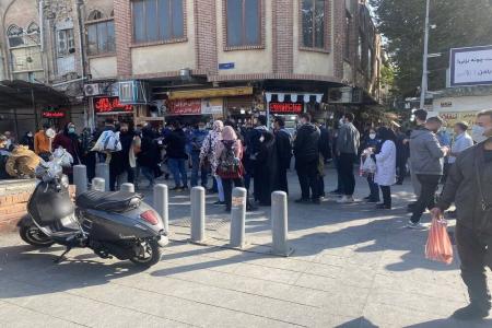 صف عجیب یک فلافل فروشی در بازار تهران + عکس