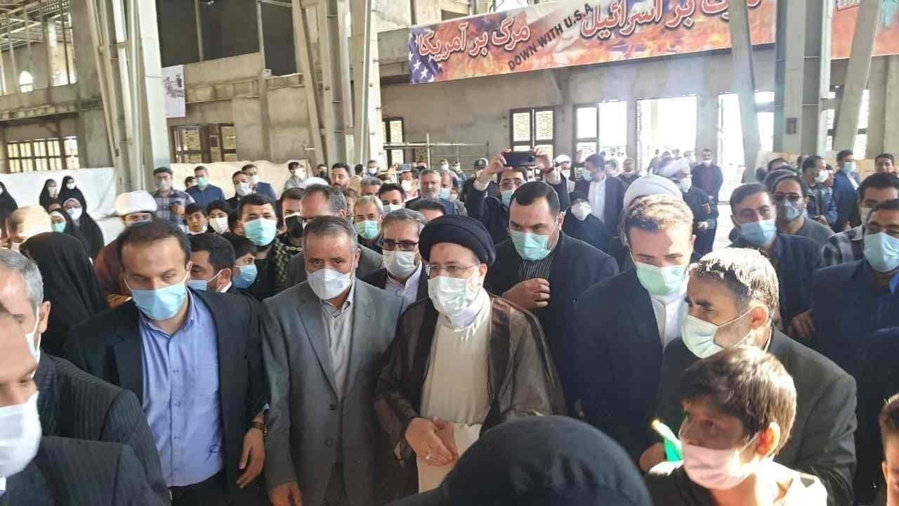 حضور رئیس جمهور در مصلی سمنان و شرکت در مراسم 13 آبان + عکس
