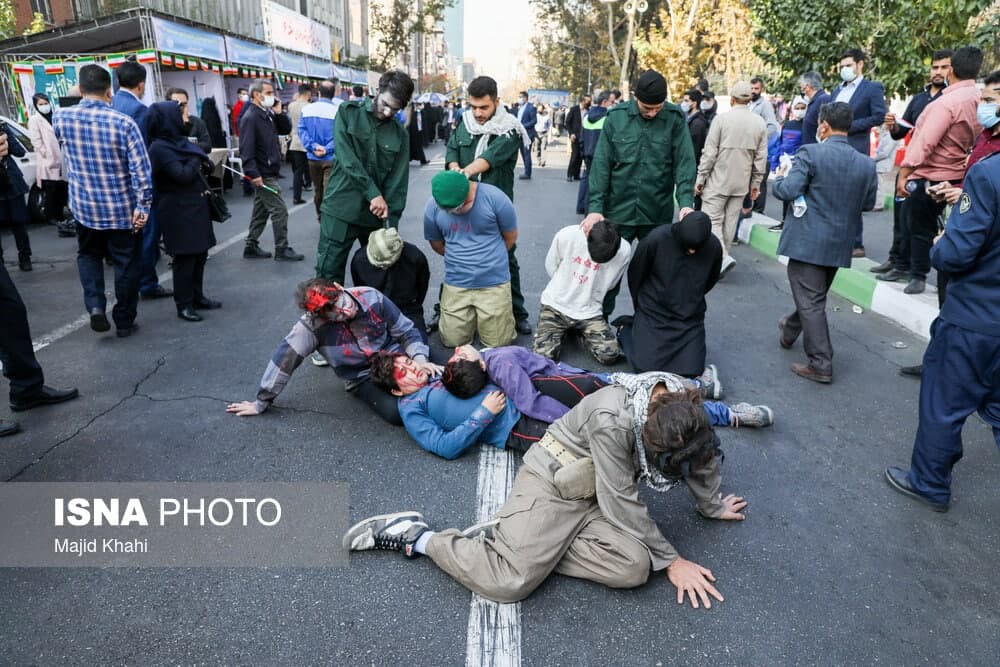تصویری از حاشیه مراسم سیزده آبان در تهران + عکس