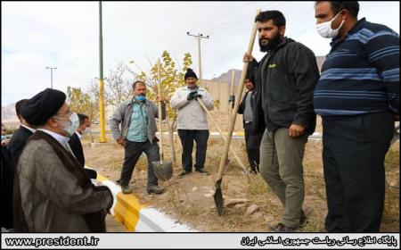 گفتگوی رئیس جمهور با کارگران فضای سبز + عکس
