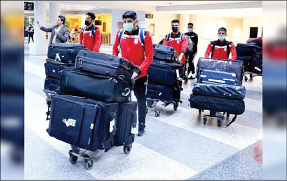 چمدان‌های پرتعداد تیم ملی در فرودگاه بیروت+ عکس