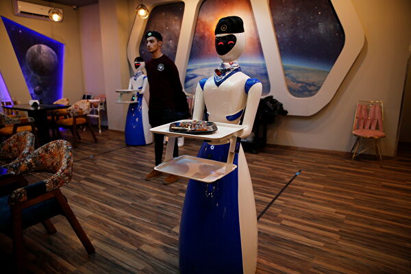 ربات های گارسن در رستوران موصل + عکس