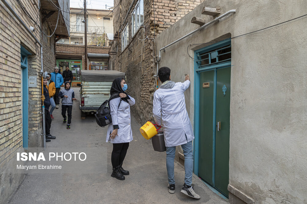 واکسیناسیون خانه به خانه در تبریز + عکس