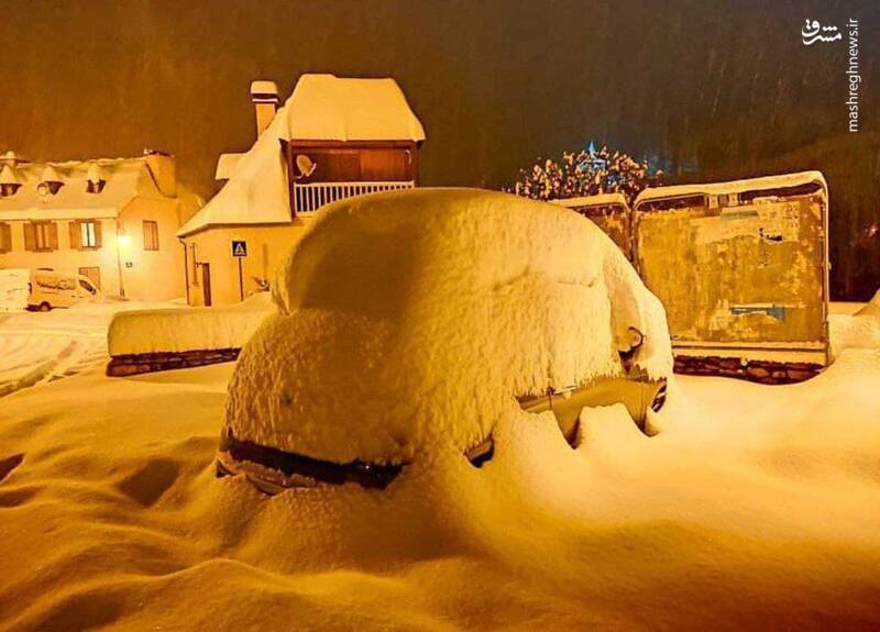  مدفون شدن خودروها زیر برف در شهرهای اروپا + عکس