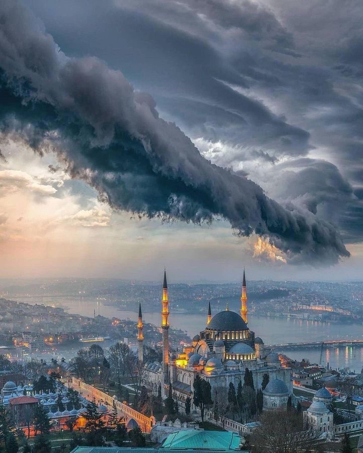 ‏تصویری زیبا از طوفان دیروز استانبول
