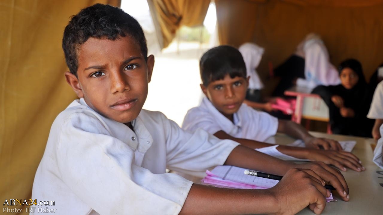تحصیل دانش آموزان یمنی در چادر + عکس