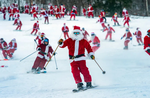 مسابقات اسکی بابانوئل‌ها در آمریکا + عکس