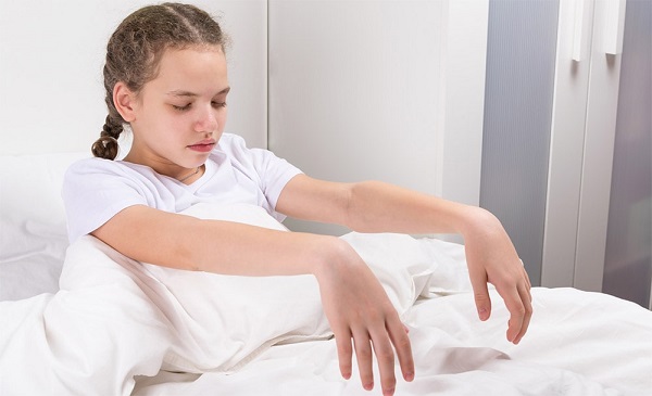بیدار کردن افراد حین خوابگردی خطرناک است؟