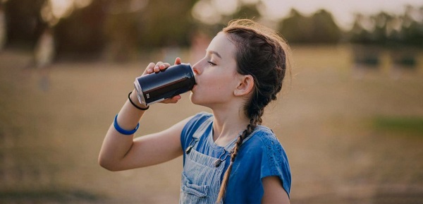 4 ضرر نوشیدنی‌های انرژی‌زا که سلامت نوجوانان را هدف می گیرد