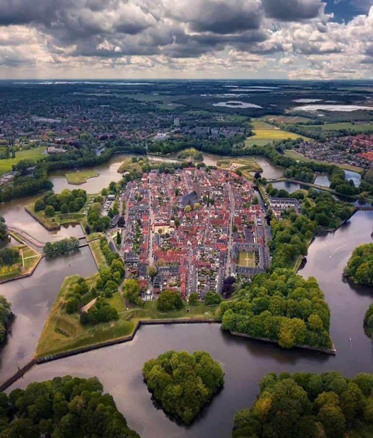 نمای هوایی بی نظیر از شهری در هلند + عکس