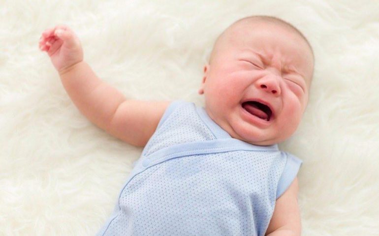 علت اشک نداشتن گریه نوزادان