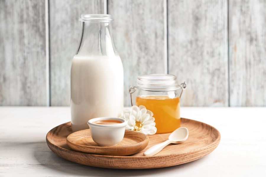 خواص مصرف شیر و عسل