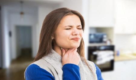 علت  خلط پشت حلق چیست؟