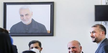 قابی از سردار سلیمانی در نشست خبری وزرای خارجه  + عکس
