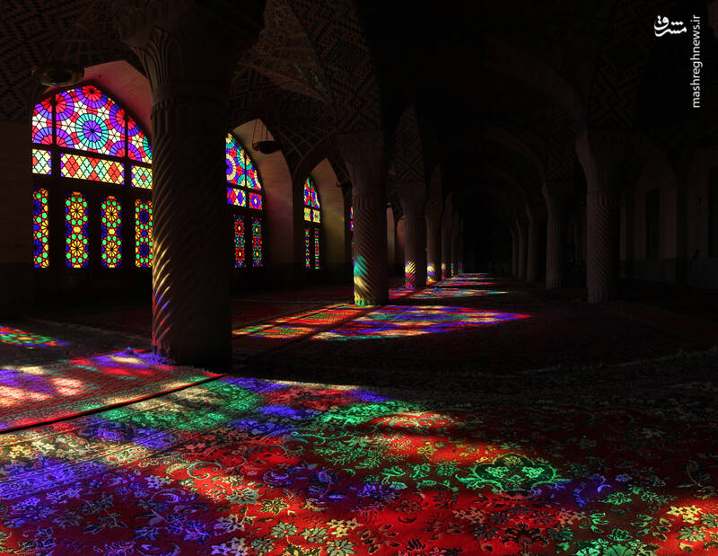 مسجدی از جنس رنگین‌کمان + عکس