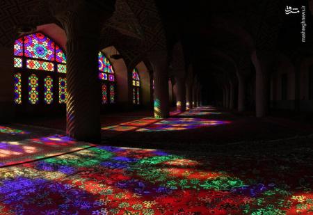 مسجدی از جنس رنگین‌کمان + عکس
