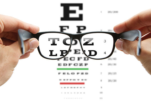 چشم پزشکان بدون دریافت مجوز از این اتحادیه، اجازه فروش عینک ندارند